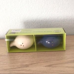 Salt & Pepper Shaker Set